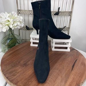 Diane’s Essentials Womens Booties size 8.5M.